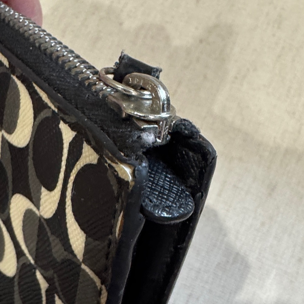 Coach Dream C Black and Cream Signature Zip Wallet, Crossbody and Satin Dust Bag - Picture 9 of 16
